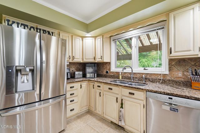 5329 Fredelia Drive, Toledo, OH 43623