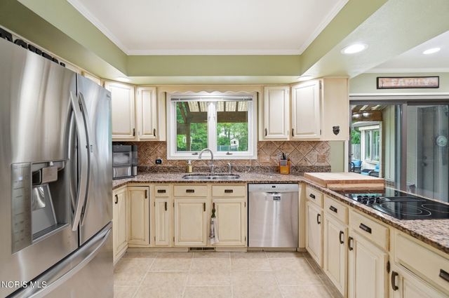 5329 Fredelia Drive, Toledo, OH 43623