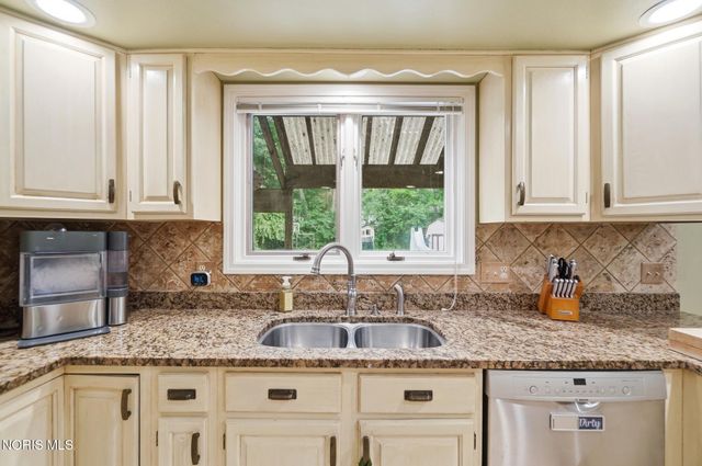 5329 Fredelia Drive, Toledo, OH 43623