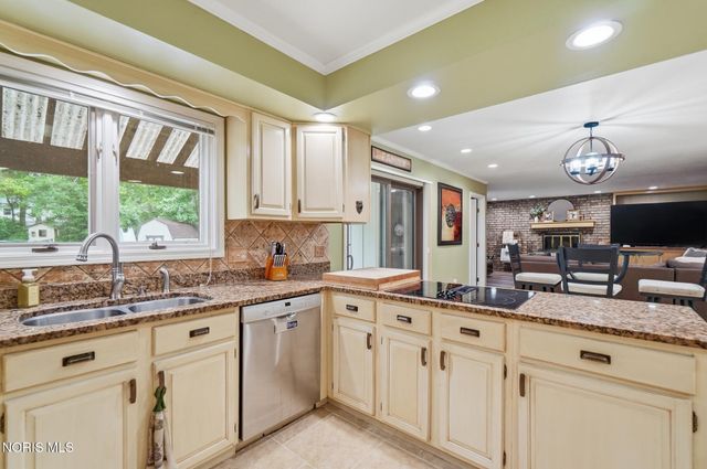 5329 Fredelia Drive, Toledo, OH 43623