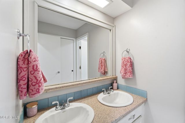 5329 Fredelia Drive, Toledo, OH 43623