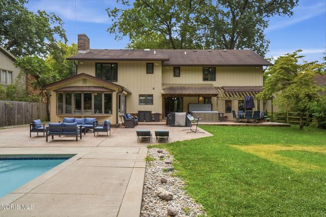 5329 Fredelia Drive, Toledo, OH 43623