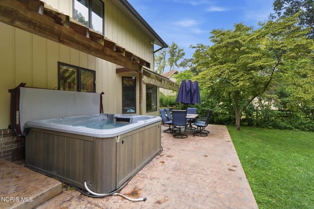 5329 Fredelia Drive, Toledo, OH 43623