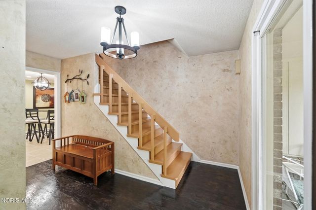 5329 Fredelia Drive, Toledo, OH 43623