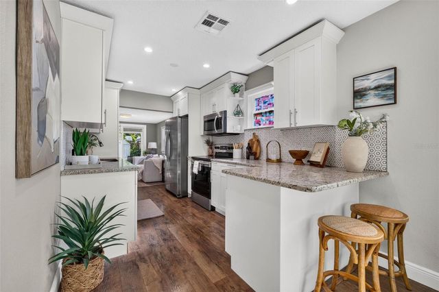2520 15TH AVENUE N, St Petersburg, FL 33713