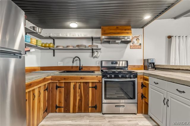 318 Riverwood Lane, Bullhead City, AZ 86442