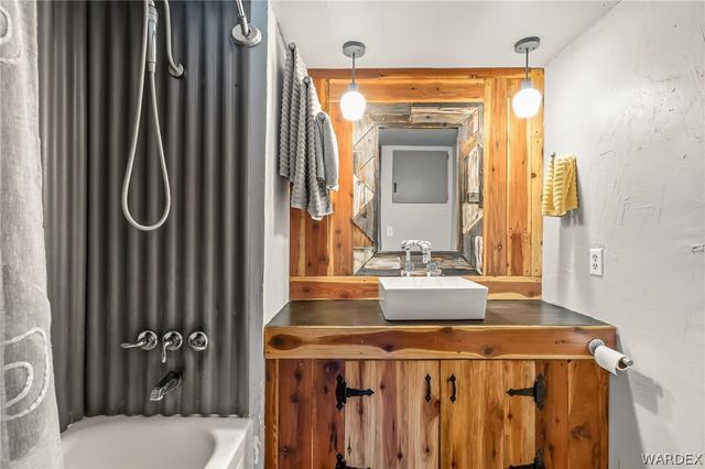 318 Riverwood Lane, Bullhead City, AZ 86442