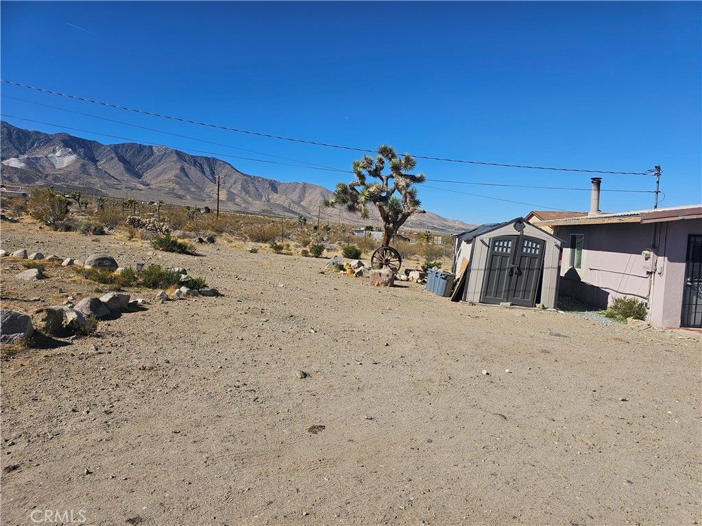 Image 16 of property listing at 31940 Zircon Road, Lucerne Valley, CA 92356