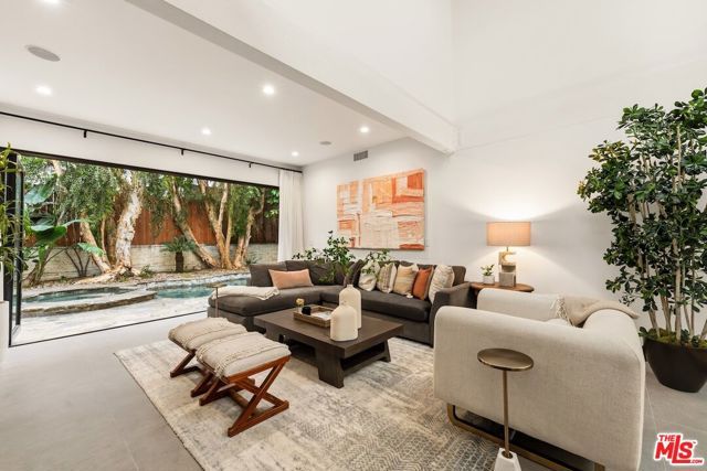 4034 Denny Avenue, Studio City (los Angeles), CA 91604