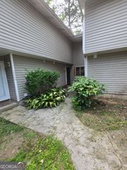 8562 CREEKWOOD, Jonesboro, GA 30238