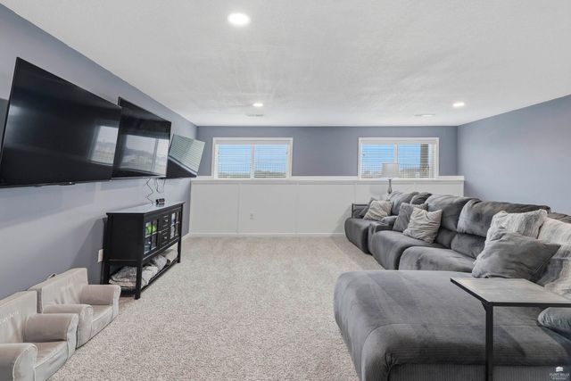 4390 Glen View Drive, Manhattan, KS 66502