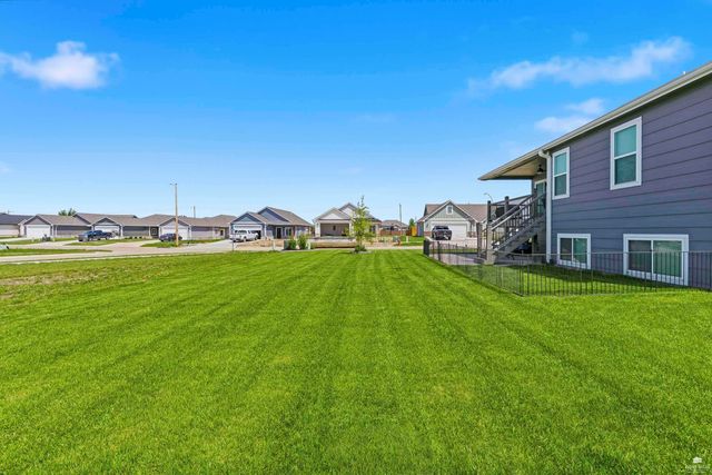 4390 Glen View Drive, Manhattan, KS 66502