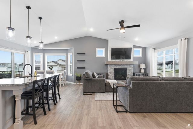 4390 Glen View Drive, Manhattan, KS 66502