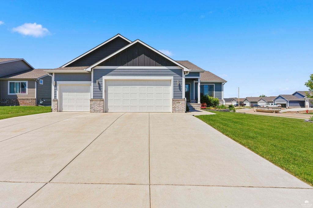 4390 Glen View Drive, Manhattan, KS 66502