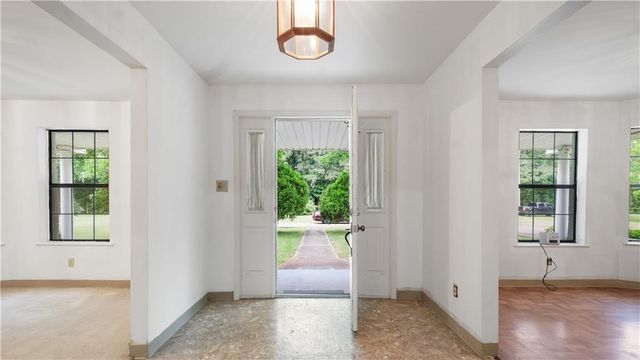 28 RIFLE RANGE Road, Pineville, LA 71360