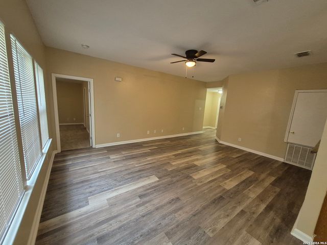8806 SLUMBER LN, Converse, TX 78109