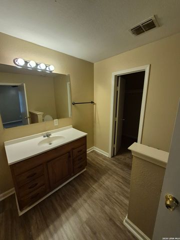 8806 SLUMBER LN, Converse, TX 78109
