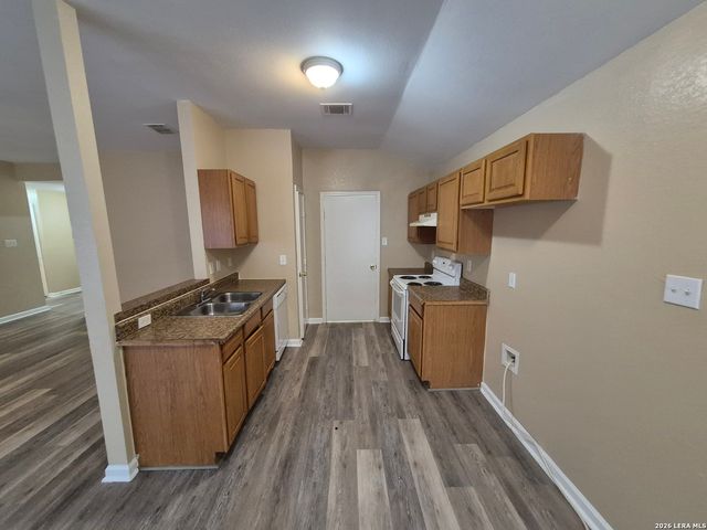 8806 SLUMBER LN, Converse, TX 78109