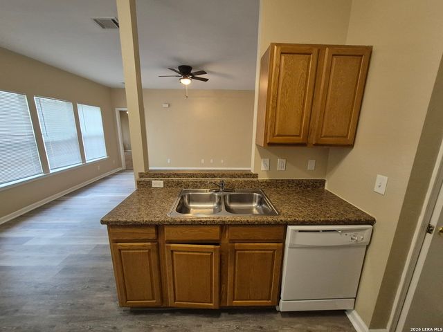 8806 SLUMBER LN, Converse, TX 78109