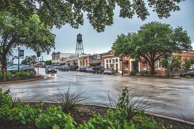 1305 E Main ST, Round Rock, TX 78664