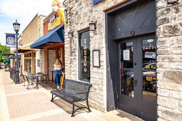 1305 E Main ST, Round Rock, TX 78664