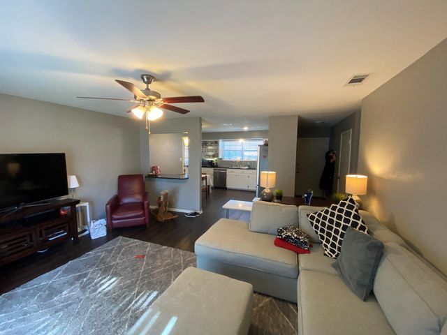 1305 E Main ST, Round Rock, TX 78664