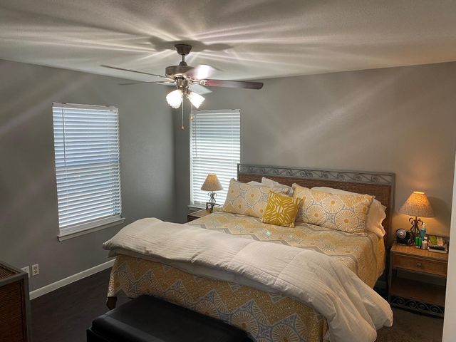 1305 E Main ST, Round Rock, TX 78664