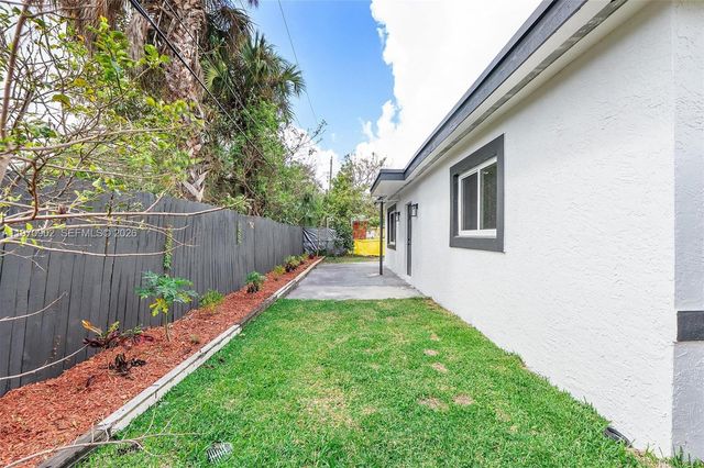 3740 NW 9th Ct, Lauderhill, FL 33311