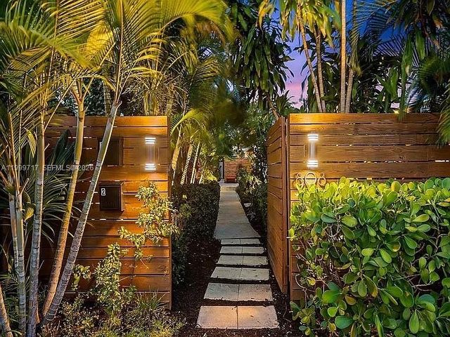 808 NE 17th Way 2, Fort Lauderdale, FL 33304