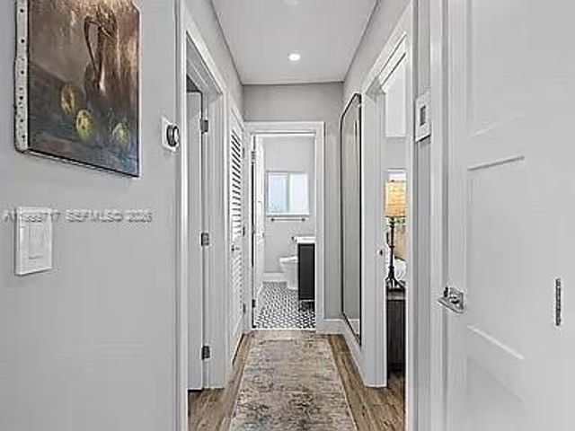 808 NE 17th Way 2, Fort Lauderdale, FL 33304