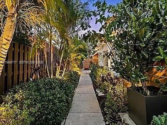 808 NE 17th Way 2, Fort Lauderdale, FL 33304