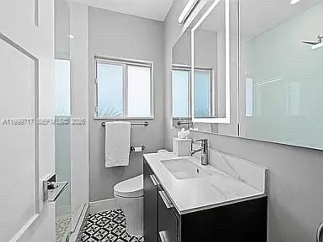 808 NE 17th Way 2, Fort Lauderdale, FL 33304