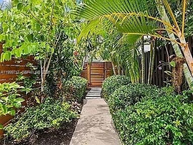 808 NE 17th Way 2, Fort Lauderdale, FL 33304