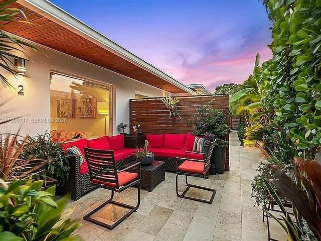 808 NE 17th Way 2, Fort Lauderdale, FL 33304