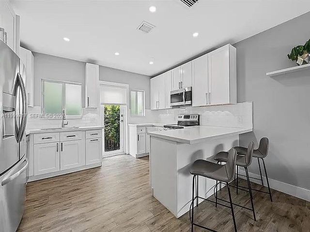 808 NE 17th Way 2, Fort Lauderdale, FL 33304