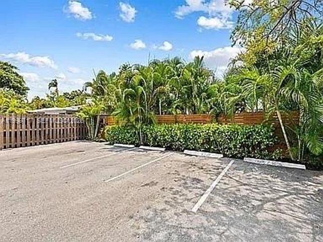 808 NE 17th Way 2, Fort Lauderdale, FL 33304