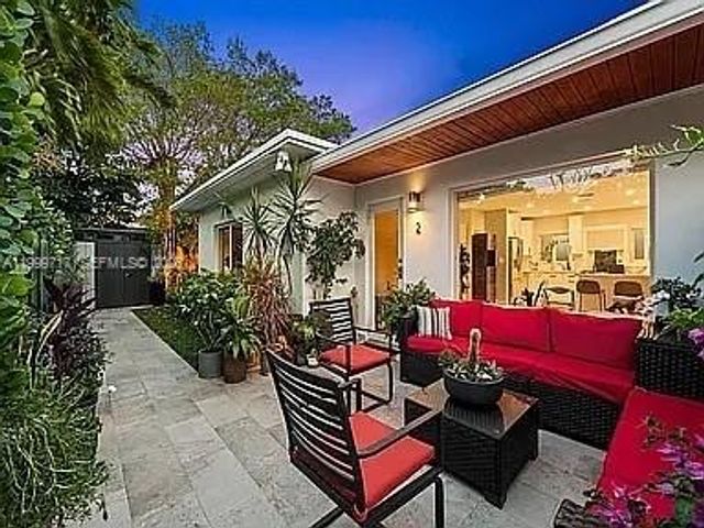 808 NE 17th Way 2, Fort Lauderdale, FL 33304