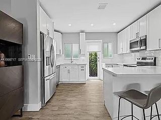 808 NE 17th Way 2, Fort Lauderdale, FL 33304