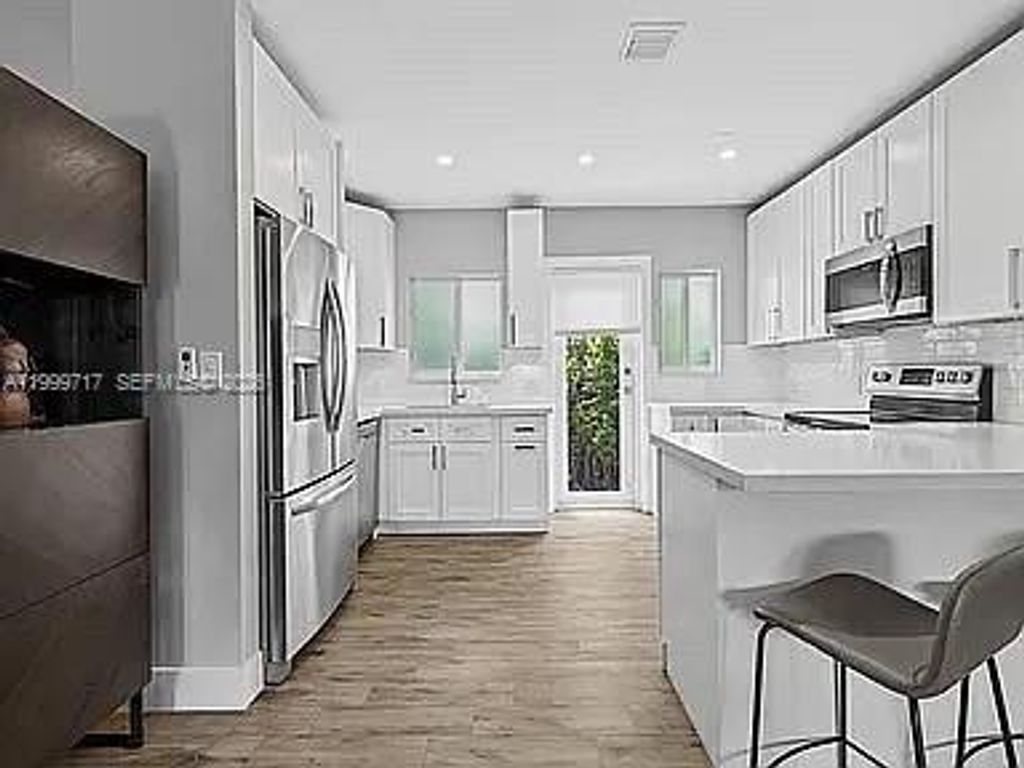 808 NE 17th Way 2, Fort Lauderdale, FL 33304