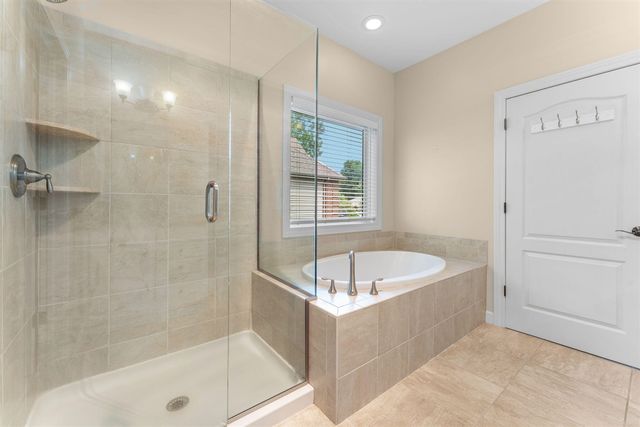 8243 Heathertree Lane, Brighton, MI 48116