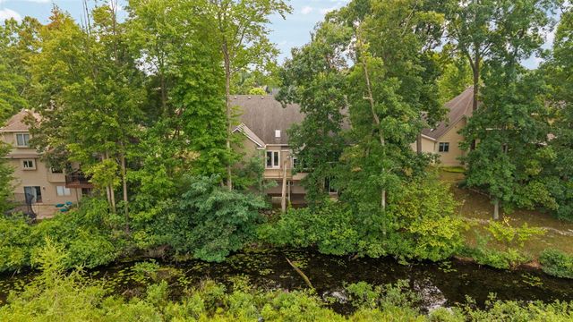 8243 Heathertree Lane, Brighton, MI 48116