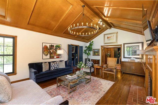 1752 Riverside Drive, Glendale, CA 91201