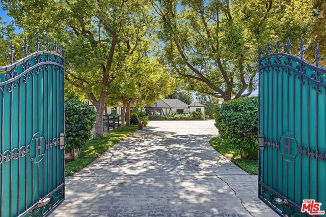 1752 Riverside Drive, Glendale, CA 91201