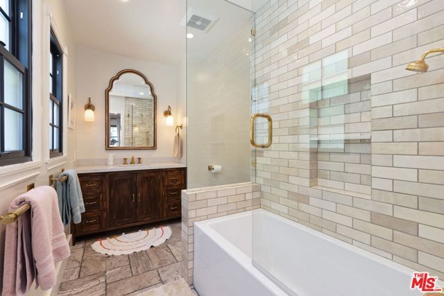 1752 Riverside Drive, Glendale, CA 91201
