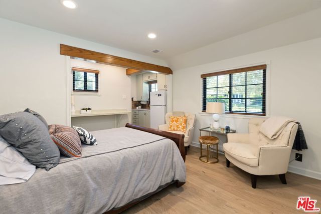 1752 Riverside Drive, Glendale, CA 91201