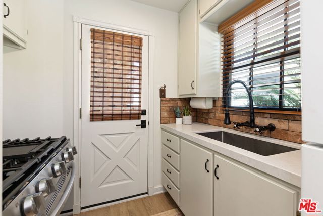 1752 Riverside Drive, Glendale, CA 91201