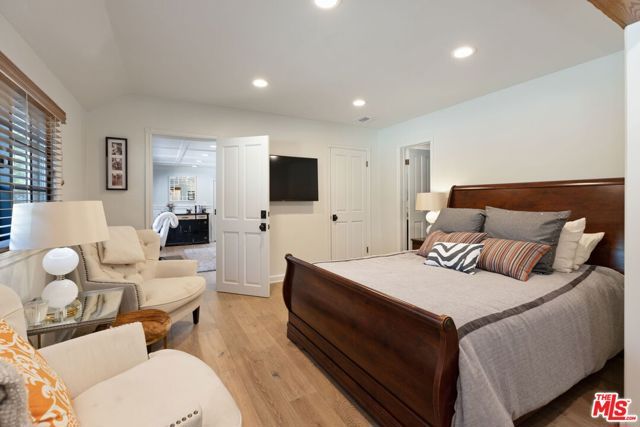 1752 Riverside Drive, Glendale, CA 91201