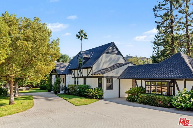 1752 Riverside Drive, Glendale, CA 91201