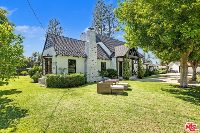 1752 Riverside Drive, Glendale, CA 91201