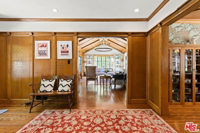 1752 Riverside Drive, Glendale, CA 91201